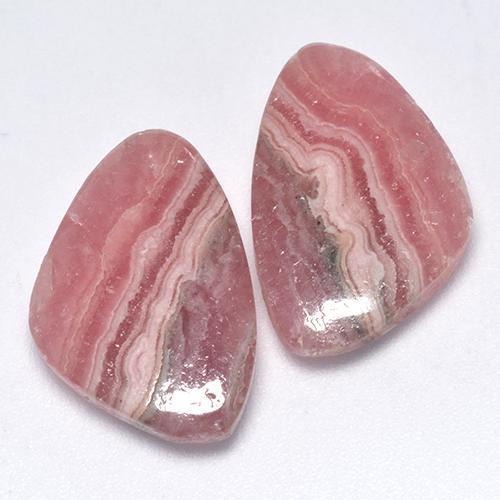 13.65天然多色菱锰矿，异形，16.1×10.8毫米，半透明