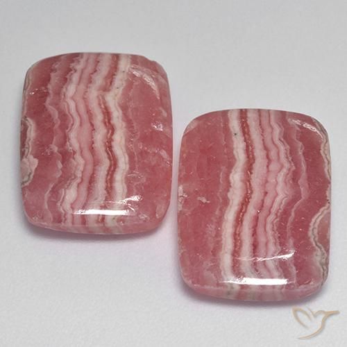 26.70天然多色菱锰矿，垫形剪裁，16.9×12.8毫米，半透明