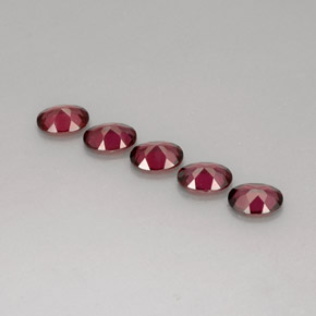 天然红色紫牙乌石榴石，椭圆形切割，6.9×5.1毫米，VVS-VS