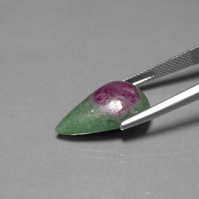 13.36克拉天然多色红宝石黝帘石，梨形，20.2×13毫米，不透明