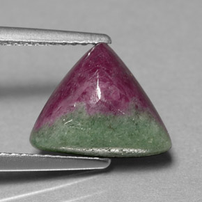 4.22克拉天然红宝石黝帘石，三角形，不透明