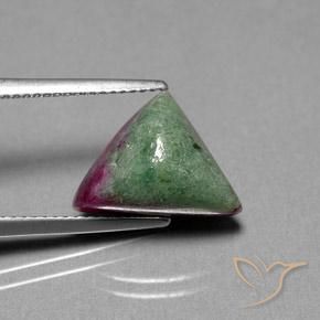 7.37ct 天然 彩色 红宝石黝帘石, 胖三角形, 不透明