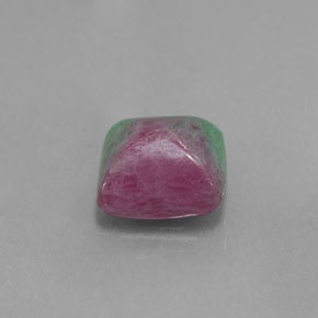 3.22克拉天然多色红宝石黝帘石，长方形切工，8.5×8.3毫米，不透明