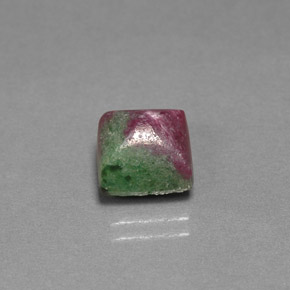 4.47克拉天然多色红宝石黝帘石，长方形切工，8.2×7.7毫米，不透明