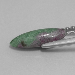 3.03克拉天然红宝石黝帘石，榄尖形，不透明