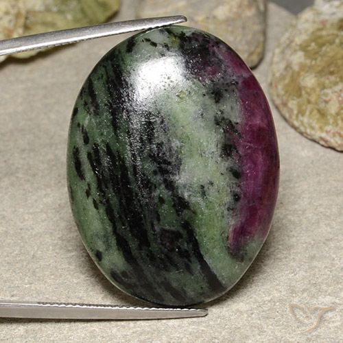 56.55ct 天然 彩色 红宝石黝帘石, 椭圆形, 不透明