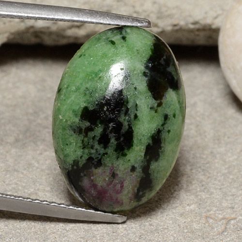 15.46ct 天然 彩色 红宝石黝帘石, 椭圆形, 不透明