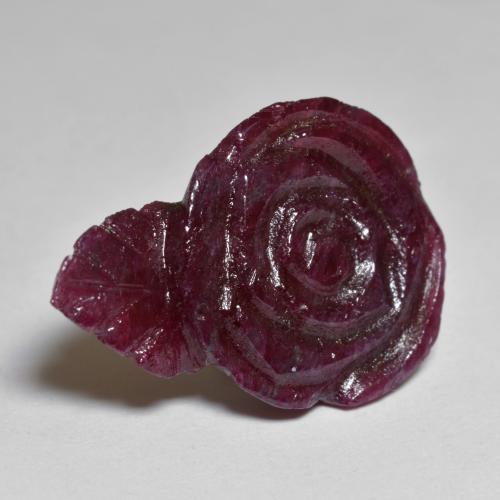 13.57克拉天然紫色红宝石黝帘石，花形切工，23.2×16.3毫米，不透明