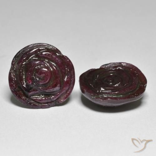 26.55克拉天然红宝石黝帘石，花形切割，不透明