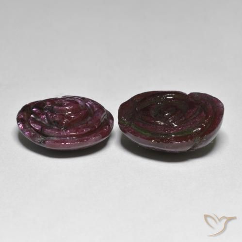 26.55克拉天然红宝石黝帘石，花形切割，不透明