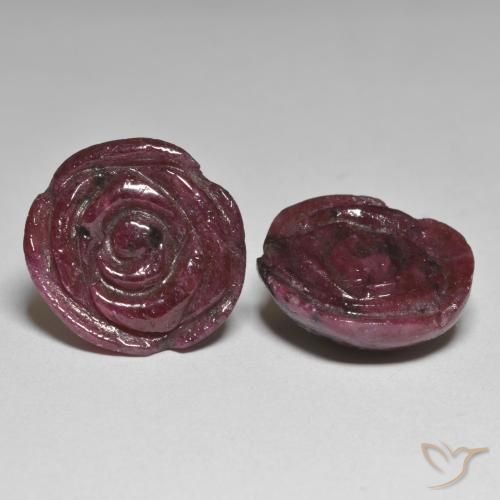 33.71克拉天然红宝石黝帘石，花形切割，不透明