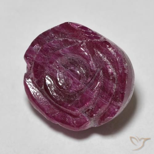 15.95克拉天然红宝石黝帘石，花形切割，不透明