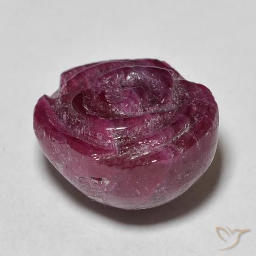 15.95克拉天然红宝石黝帘石，花形切割，不透明