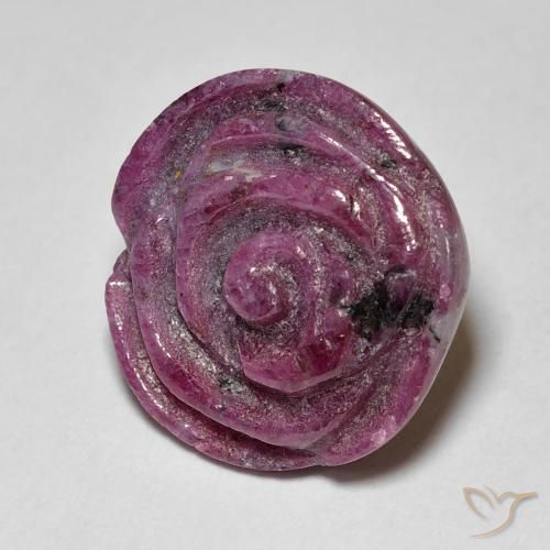 18.75克拉天然红宝石黝帘石，花形切割，不透明