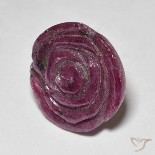 12.14克拉天然红宝石黝帘石，花形切割，不透明