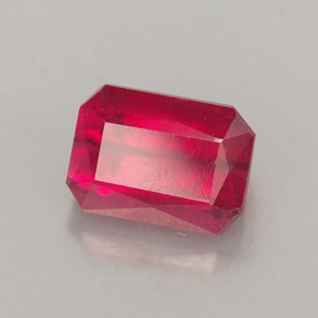 1.54克拉天然红色红宝石，祖母绿式切割，6.8×4.9毫米，SI