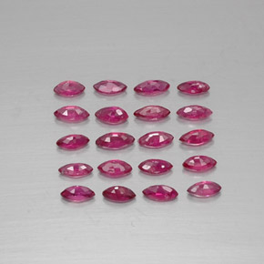 天然红色红宝石，马眼形，3.9×1.8毫米，VS-SI