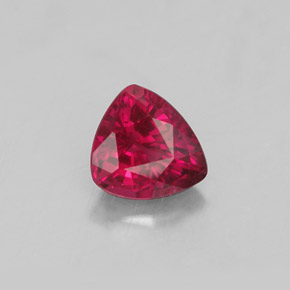 0.61克拉天然红色红宝石，三角形，5.2×4.7毫米，SI