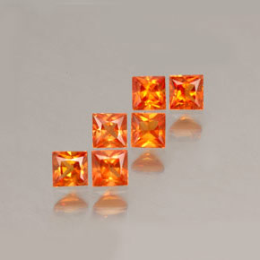 天然橙色蓝宝石，方形，3.2×3.1毫米，VVS-VS