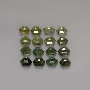 天然绿色蓝宝石，异形，4.8×4.4毫米，VS-SI