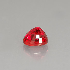 0.99克拉天然橙色蓝宝石，椭圆形切割，5.6×4.9毫米，VS