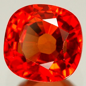 1.25克拉天然橙色蓝宝石，垫形剪裁，5.6×5.6毫米，VVS-VS