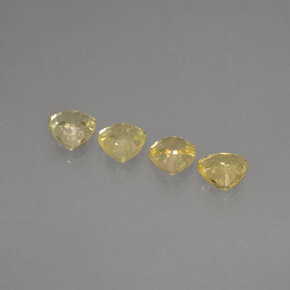 天然黄色蓝宝石，三角形，4.3×4.2毫米，VS