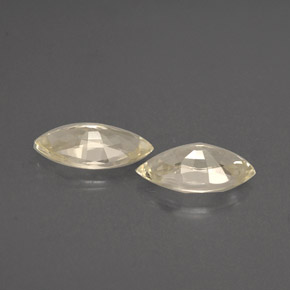 天然黄色蓝宝石，马眼形，8×4.1毫米，VVS-VS