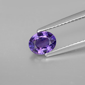 0.70克拉天然紫罗兰色蓝宝石，椭圆形切割，6×4.9毫米，VS