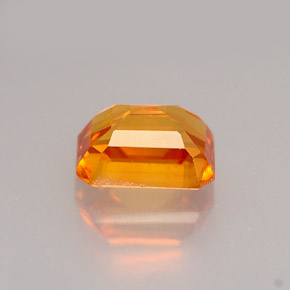 0.97克拉天然黄色蓝宝石，祖母绿式切割，6.1×4.3毫米，VVS