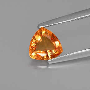 0.87克拉天然橙色蓝宝石，三角形，6.1×6毫米，VS