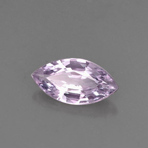 0.73克拉天然紫罗兰色蓝宝石，马眼形，8.2×4.2毫米，IF