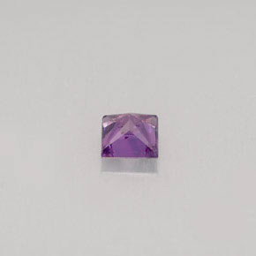0.38克拉天然紫罗兰色蓝宝石，方形，3.8×3.7毫米，VS-SI