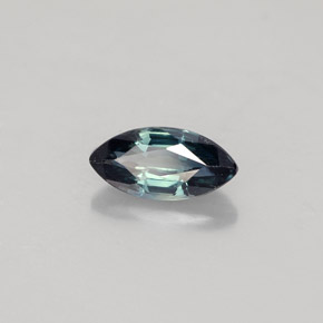 0.73克拉天然绿色蓝宝石，马眼形，7.9×3.9毫米，VVS-VS