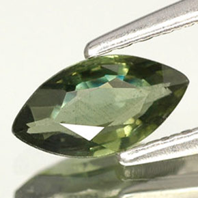 0.50克拉天然绿色蓝宝石，马眼形，7.1×3.8毫米，VS