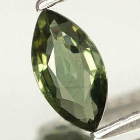 0.50克拉天然绿色蓝宝石，马眼形，7.1×3.8毫米，VS