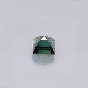 0.63克拉天然绿色蓝宝石，方形，4.4×4.3毫米，VVS