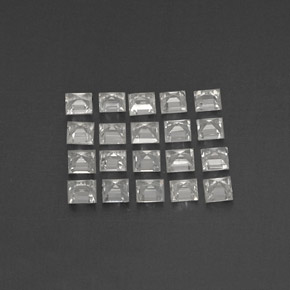 天然白色蓝宝石，方形，2.6×2.5毫米，VVS