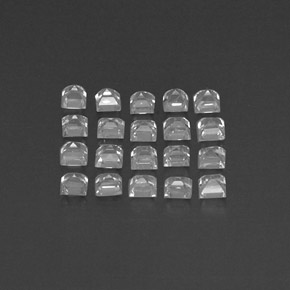 天然白色蓝宝石，方形，2.4×2.4毫米，VVS