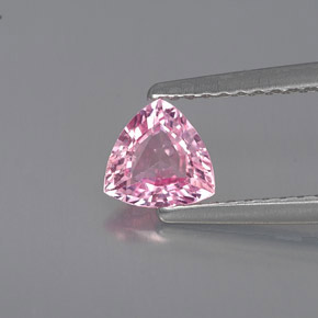0.64克拉天然粉色蓝宝石，三角形，5.5×5.5毫米，VS