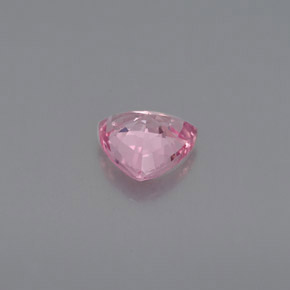 0.64克拉天然粉色蓝宝石，三角形，5.5×5.5毫米，VS