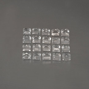 天然白色蓝宝石，方形，2.1×2.1毫米，VVS-VS