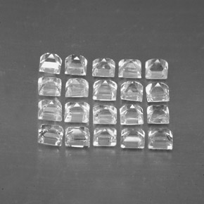 天然白色蓝宝石，方形，2.2×2.2毫米，VVS-VS