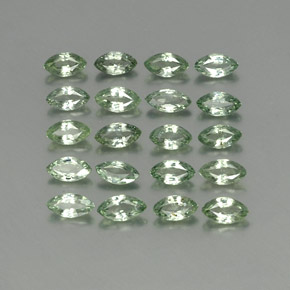 天然绿色蓝宝石，马眼形，5.1×2.7毫米，VS