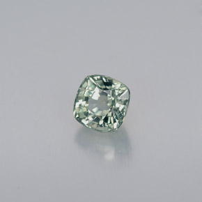 0.62克拉天然绿色蓝宝石，垫形剪裁，4.3×4.3毫米，VS