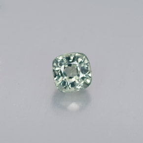 0.62克拉天然绿色蓝宝石，垫形剪裁，4.3×4.3毫米，VS