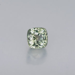 0.64克拉天然绿色蓝宝石，垫形剪裁，4.4×4.3毫米，VVS