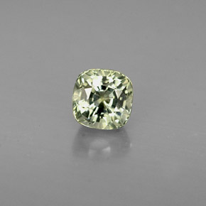 0.58克拉天然绿色蓝宝石，垫形剪裁，4.3×4.2毫米，VVS
