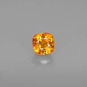 0.61克拉天然橙色蓝宝石，垫形剪裁，4.3×4.3毫米，VS