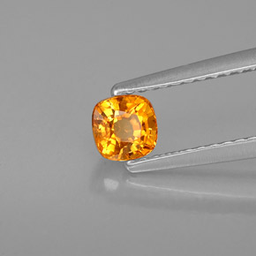 0.61克拉天然橙色蓝宝石，垫形剪裁，4.3×4.3毫米，VS